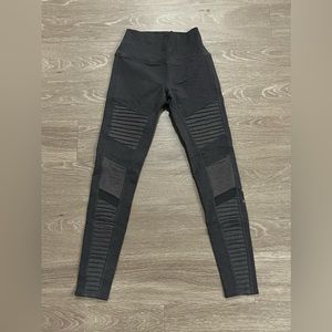 Gray alo yoga moto legging - M